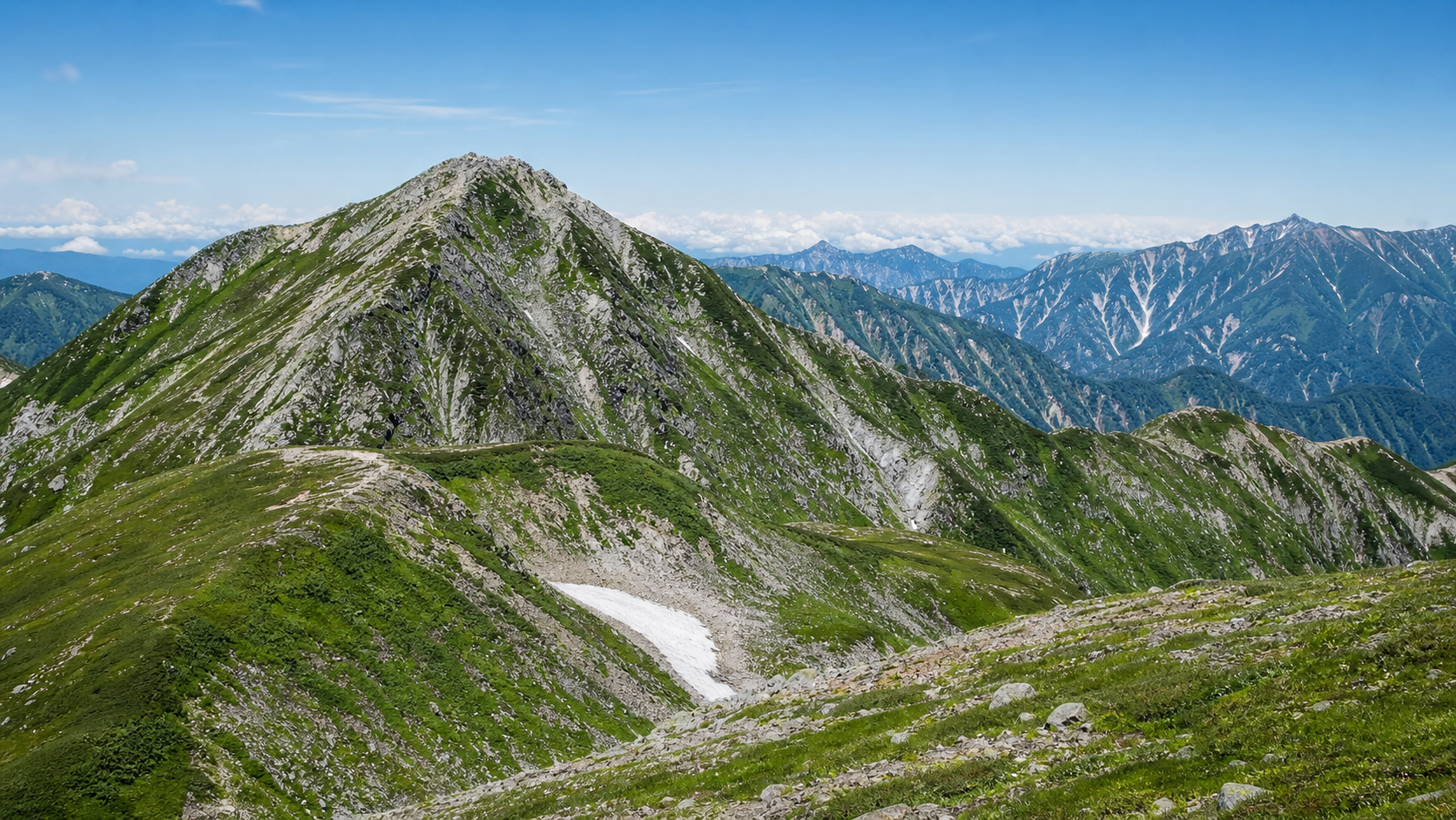 高山帯と白馬岳をイメージした画像