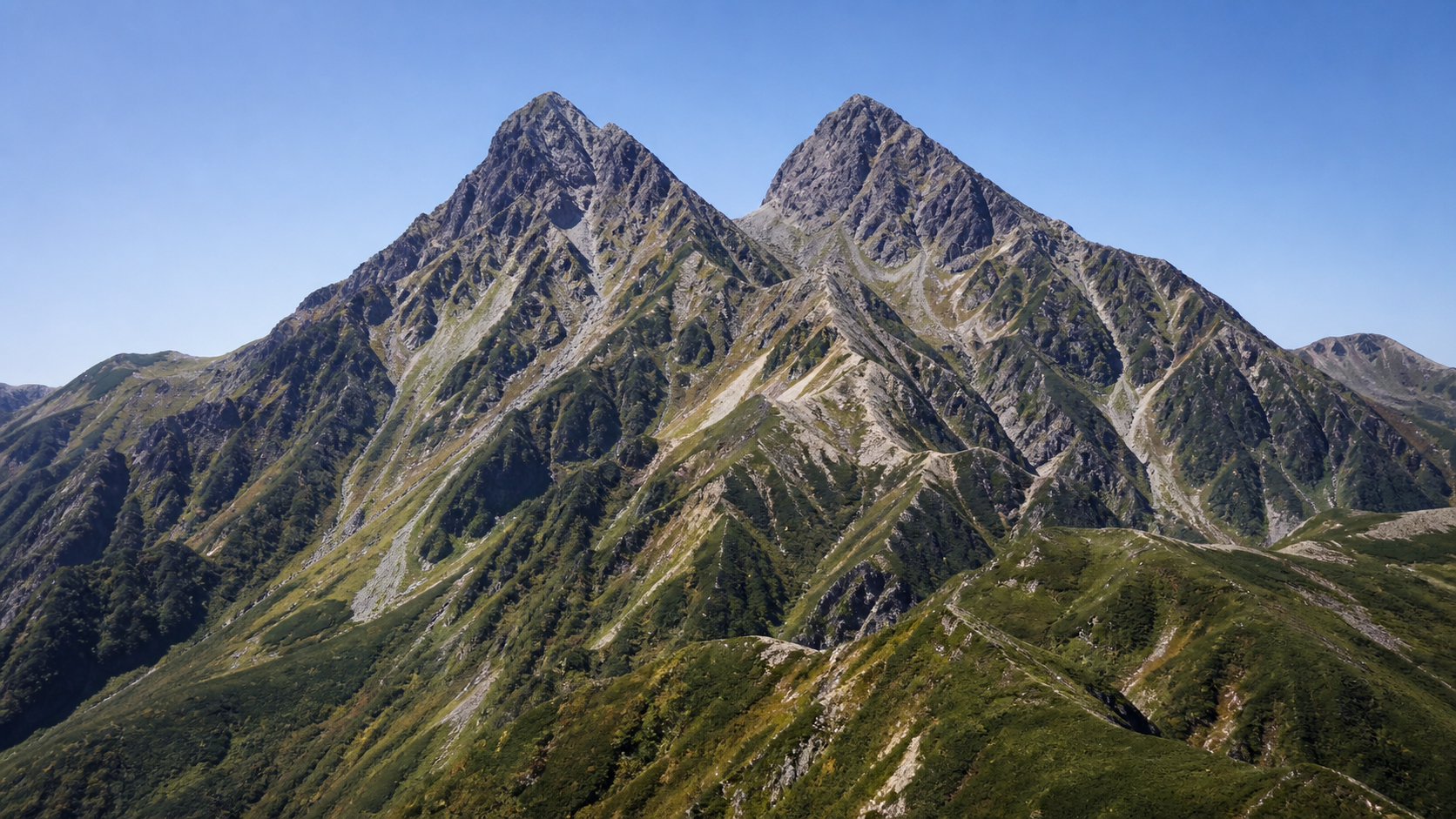 双耳峰と後立山連峰を望む鹿島槍ヶ岳のイメージ