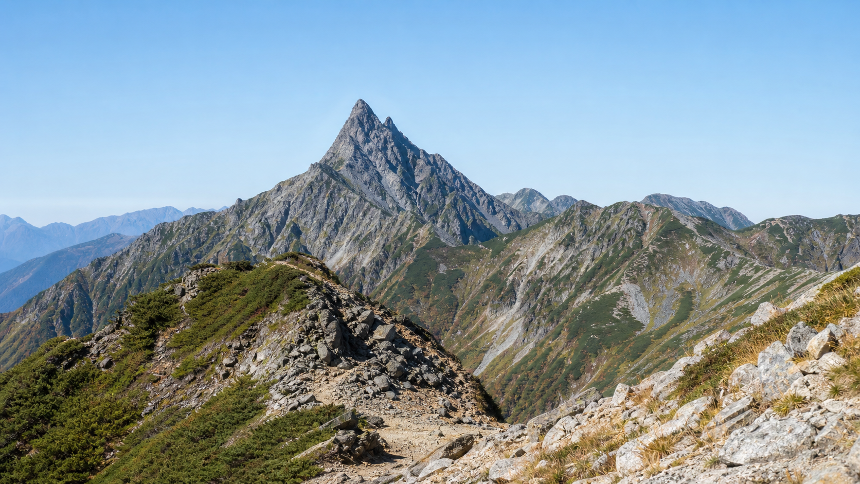 岩稜の先にそびえる槍ヶ岳をイメージした画像